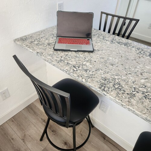 2BR Gem: Modern Comfort & Style