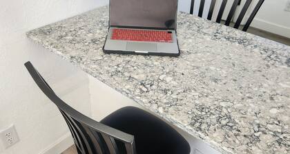 2BR Gem: Modern Comfort & Style