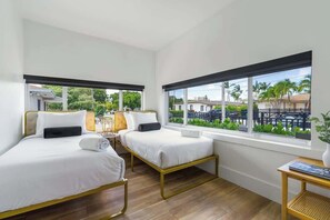 6 dormitorios, tabla de planchar con plancha, cuna de viaje