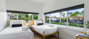 Charming Villa, Sleeps 16, Private Pool, Outdoor Cinema, Central Miami