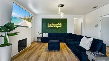 Smart TV, video games