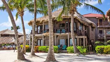 Deluxe appartement, en-suite badkamer, uitzicht op het strand (Beach Front 1st Floor) | Exterieur