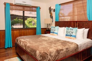 Leilighet – deluxe, eget bad, strandutsikt (Beach Front 1st Floor) | 1 soverom, sengetøy av topp kvalitet, dundyner og safe på rommet