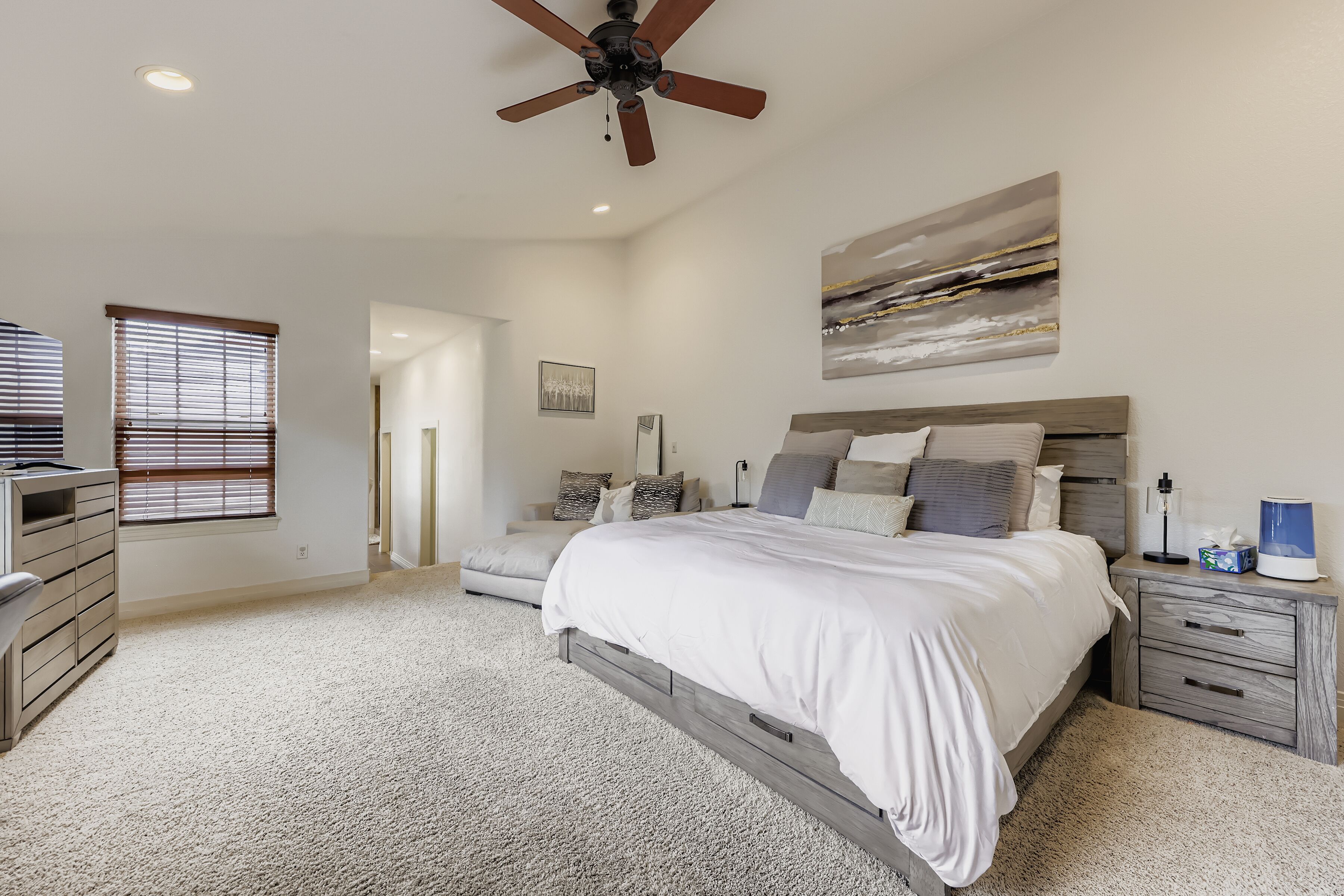 3 soveværelser, skrivebord, strygejern/strygebræt, weekendseng