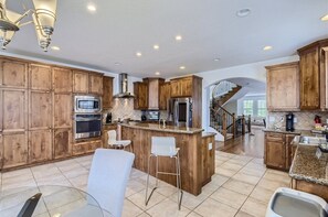 Fridge, microwave, oven, stovetop - House in front of Washington Park
(Denver)