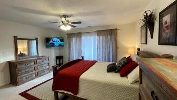 4 bedrooms, in-room safe, iron/ironing board, free WiFi