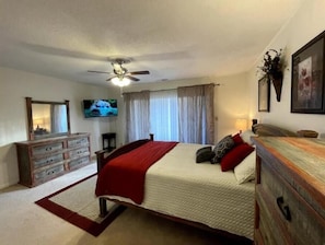 4 bedrooms, in-room safe, iron/ironing board, free WiFi