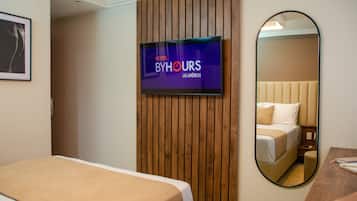 Executive Room, 1 Double Bed | 1 bedroom, in-room safe, desk, free WiFi