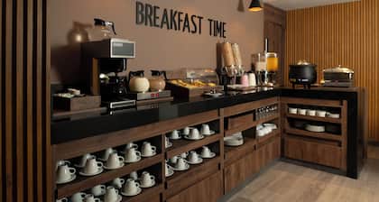 Hotel ByHours Las Americas