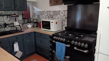 冰箱、微波炉、烤箱、炉灶