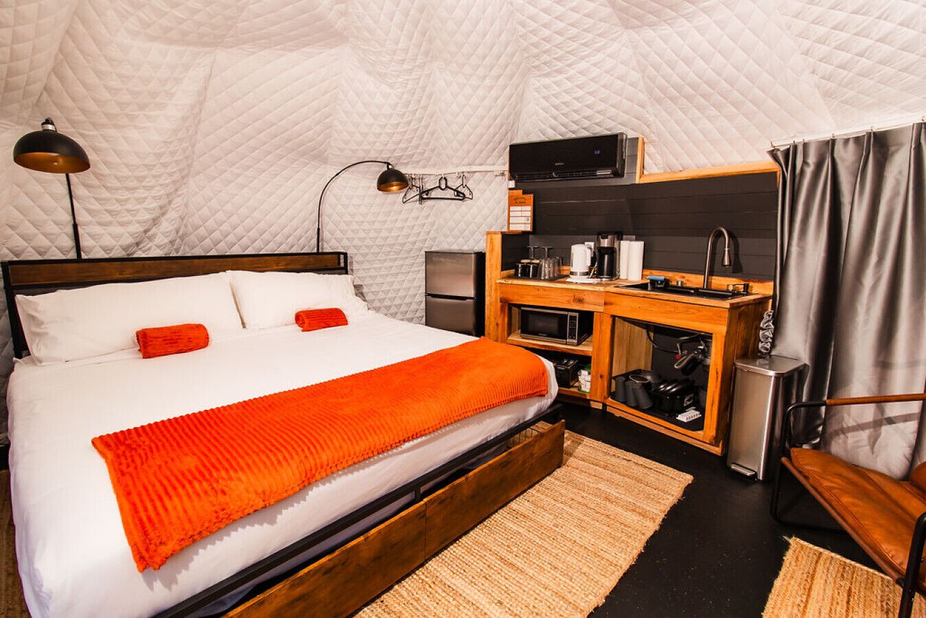 1 slaapkamer, een bureau, wifi