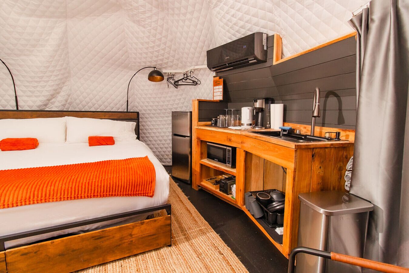 1 slaapkamer, een bureau, wifi