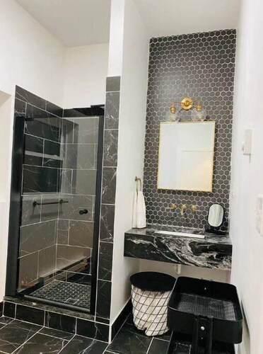Sleek & Chic in the Poconos