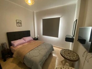 2 bedrooms, iron/ironing board, WiFi - 819. 2BR Townhouse, Sofa Bed, TVs, 2 Baths, Garden (Sheikh Zayed City)