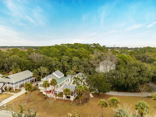 Property grounds - Spacious 4 Bed, 3 Bath Home in Prime Location w/ Breathtaking Marsh Views (Fripp Island)