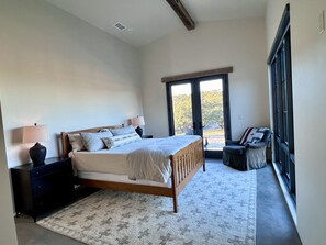 6 عدّة غرف نوم ومكتب ومكواة/لوح كي وواي فاي مجانًا