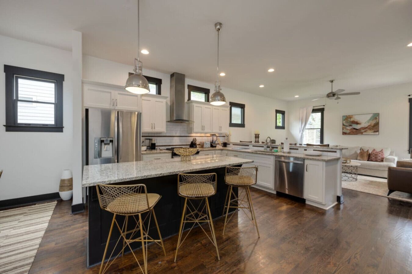 ثلاجة، ميكروويف، فرن، موقد طهي مسطح