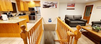 Hoskere Homes - 5 Bed 2.5 Bath Home: ~25 mins to Skiing/Hiking, 2 Car, RV Pad