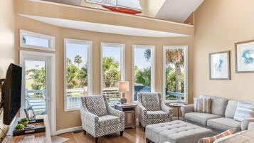 House, Multiple Beds, Balcony, Golf View | Living area | 43-inch TV with cable channels