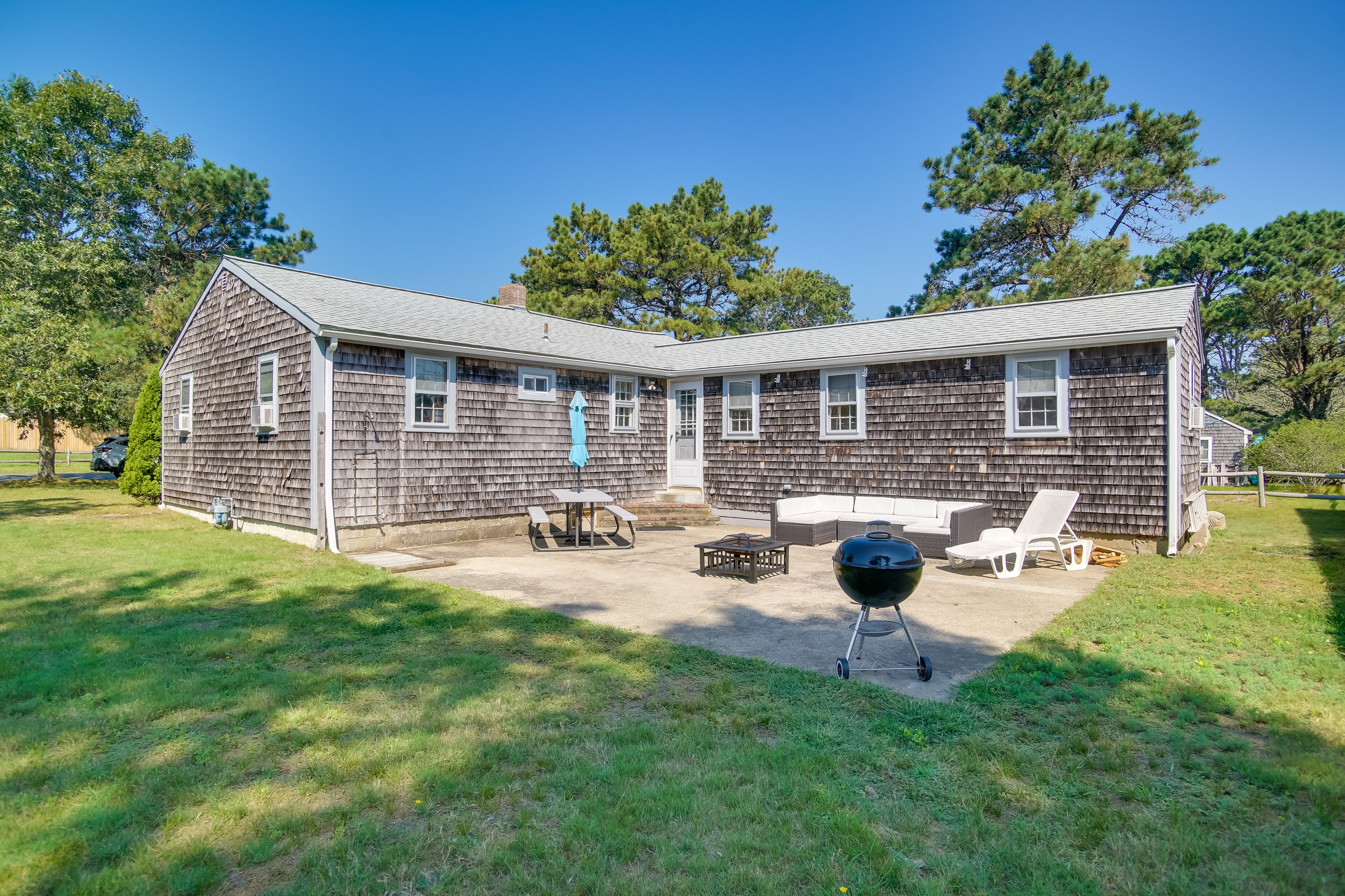 Coastal Cape Cod Charmer: Walk to Beach & Main St!