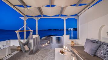 Maison, 1 très grand lit et 1 canapé-lit, non-fumeurs, en bord de plage | Terrasse/Patio