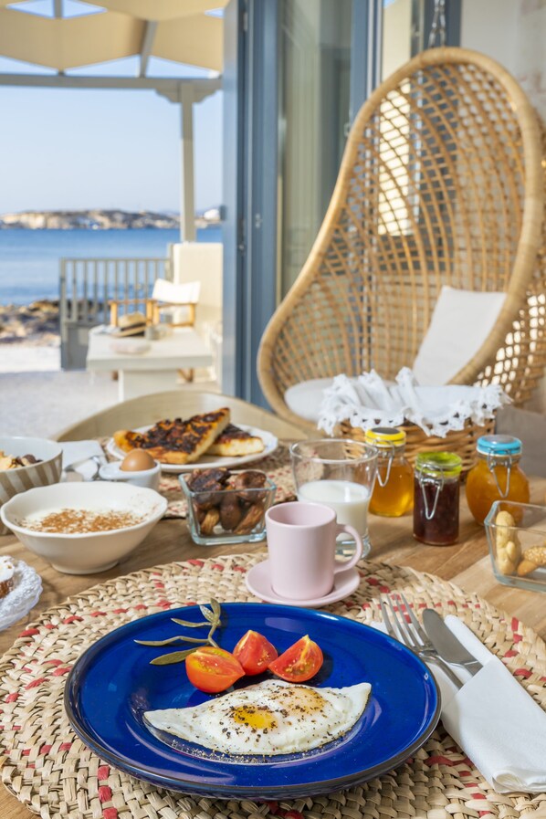Free daily local cuisine breakfast 