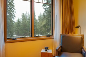 Interior - Charming Suncadia 2BR Suite with Kitchen, Balcony and Pool Hot Tub Access (Cle Elum)