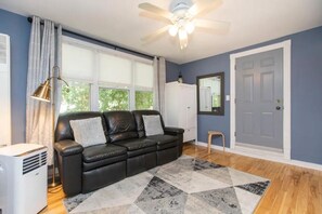 Living area - Private Nest Getaway - street access studio apt (Ottawa)