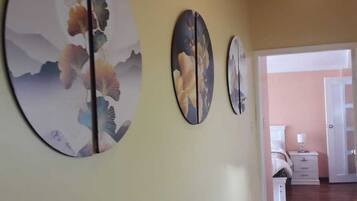 5 dormitoris, planxa i posts de planxar, wifi i roba de llit