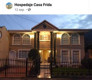 Exterior - Casa Frida espectacular hospedaje para Familias o Grupos a 4 minutos del centro. (Baños)