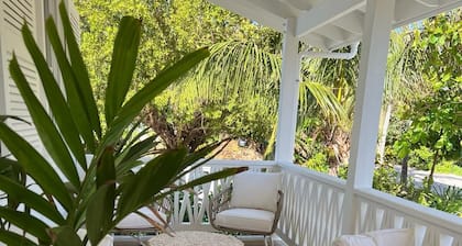 Newly Renovated, Little Palm Cottage with dock slip, Elbow Cay