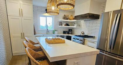 Newly Renovated, Little Palm Cottage with dock slip, Elbow Cay