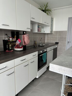 Fridge, microwave, oven, stovetop