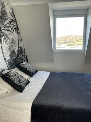 3 slaapkamers, een strijkplank/strijkijzer, gratis wifi, beddengoed