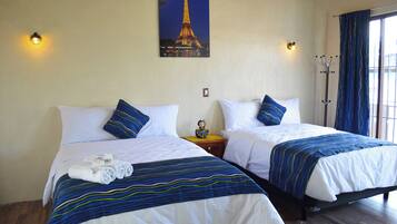 Habitación estándar, 2 camas Queen size | Wifi gratis y ropa de cama