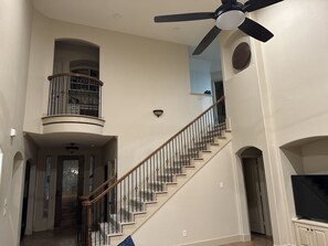 Interior - Large comfortable home can accommodate 10. Centrally located  Dallas Ft. Worth (North Richland Hills)