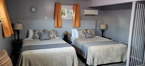 3 Schlafzimmer, Schreibtisch, Bügeleisen/Bügelbrett, Reisekinderbett