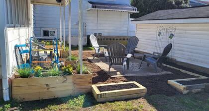 Glen Burnie Escape - Pet friendly with easy access to multiple attractions.