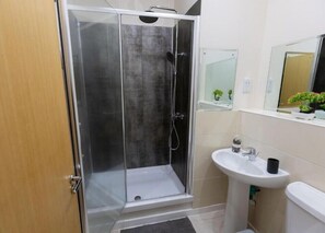 Shower - Stay at Waltz Gate (Horley)