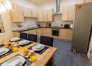 Dining - Stay at Waltz Gate (Horley)