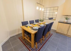 Dining - Stay at Waltz Gate (Horley)