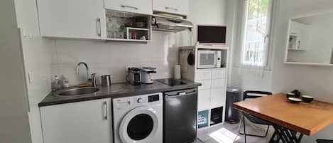 Frigorifero, microonde, forno, macchina per tè/caffè