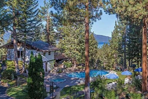 Large 4 Bedroom Ski Chalet - Minutes to Heavenly and Casinos!