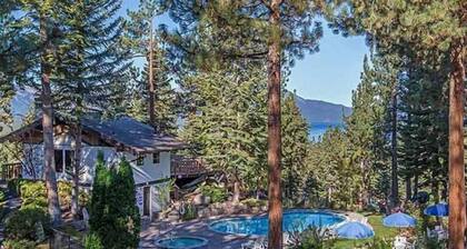 Large 4 Bedroom Ski Chalet - Minutes to Heavenly and Casinos!