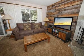 TV, lareira, DVD player