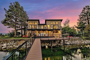 Unclassified image, 4 of 43, button - Luxurious Home - Modern Meets Elegance on the Water (South Lake Tahoe)
