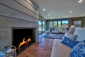 Unclassified image, 5 of 43, button - Luxurious Home - Modern Meets Elegance on the Water (South Lake Tahoe)