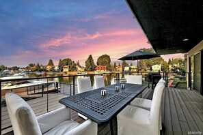 Unclassified image, 3 of 43, button - Luxurious Home - Modern Meets Elegance on the Water (South Lake Tahoe)