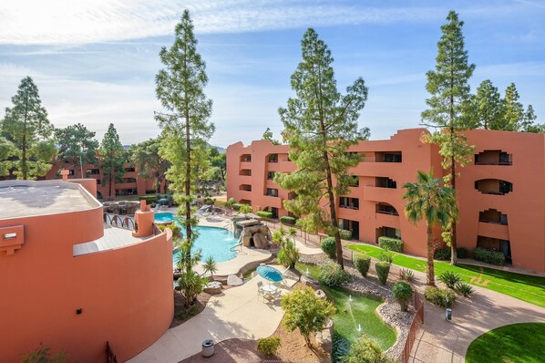 Een verwarmd zwembad