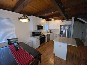 Stovetop, dishwasher - Centrally Located Cabin with Upgraded Kitchen and Bathrooms! (South Lake Tahoe)